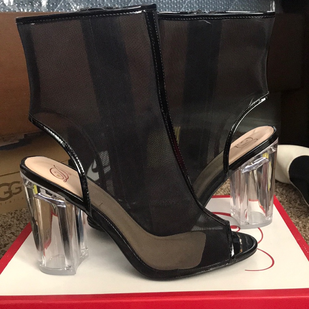 Never worn. Brand new still in box.